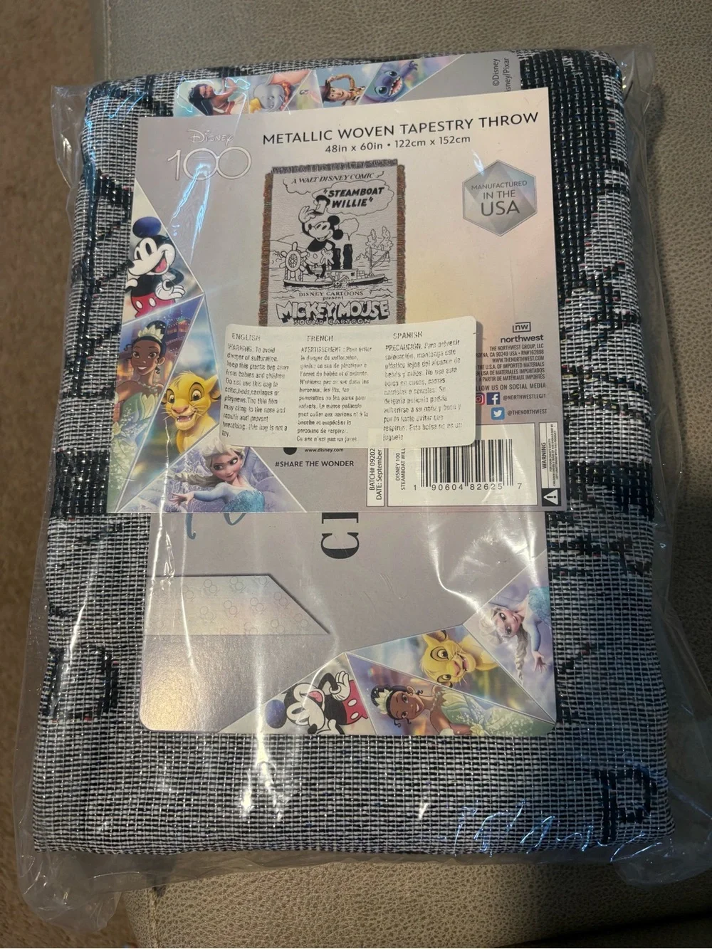 Disney Metallic Woven Tapestry Throw - Black & White - new in bag
